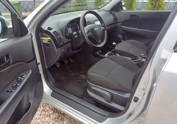Hyundai I30 cena 15900 przebieg: 214000, rok produkcji 2009 z Bieżuń małe 137